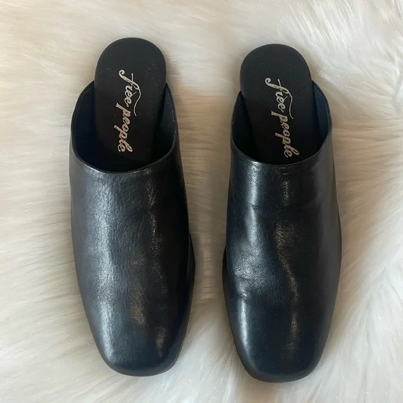 Women’s Flats - Picture 1 of 2